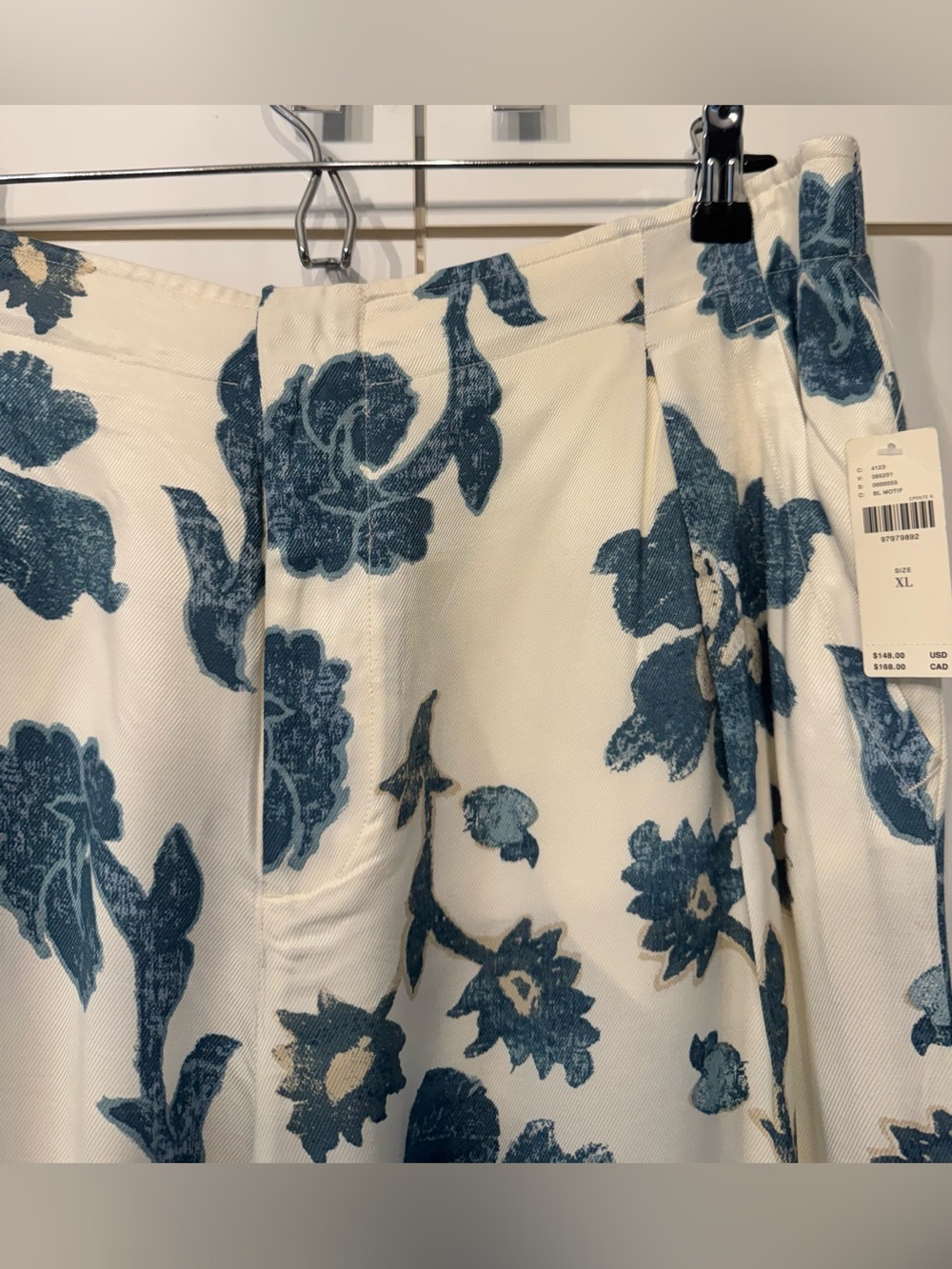 NWT Size XL - Anthropologie Floral Wide Leg Silky Pants with Pockets (US$ 148) - Picture 6 of 16